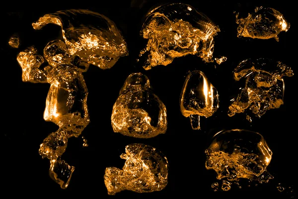 Bubblor i vatten med olika former. — Stockfoto