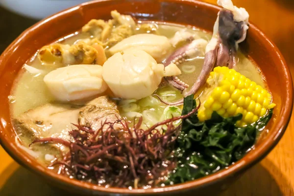 Comida japonesa en un restaurante japonés . —  Fotos de Stock