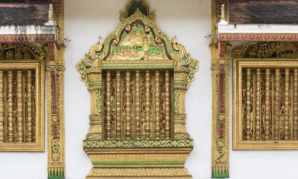 Carved wooden window at the temple in Luang Prabang, Laos. — Stock Photo, Image