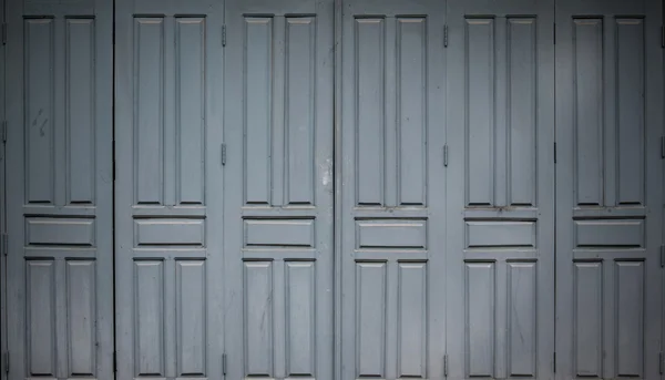 Portes pliantes en bois sur le côté . Images De Stock Libres De Droits