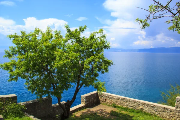 Día soleado de verano en el hermoso lago Ohrid en Macedonia —  Fotos de Stock