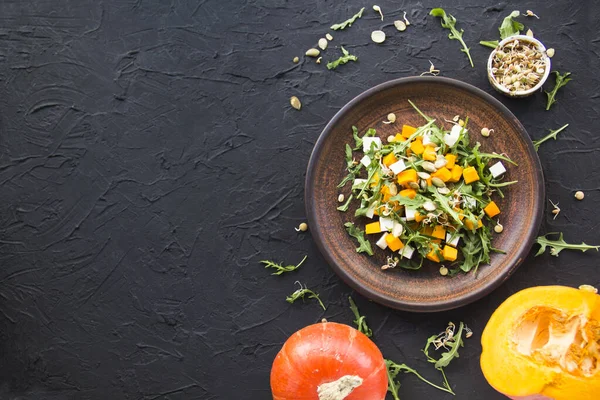 Roka Peynirli Lezzetli Sağlıklı Balkabağı Salatası Yaratıcı Atmosfer Dekorasyonu — Stok fotoğraf