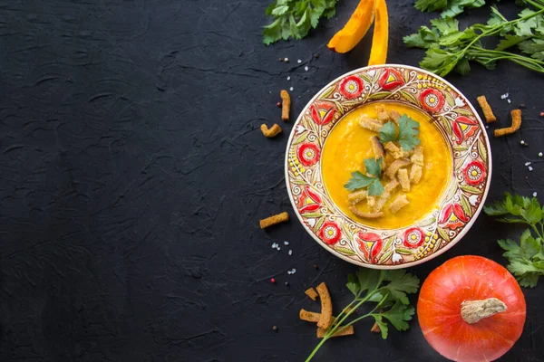 Delicious Healthy Pumpkin Soup Herbs Ingredients Dish Creative Atmospheric Decoration — Stock Photo, Image