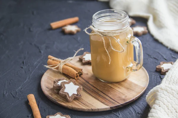 Calabaza Con Leche Café Condimentado Una Taza Sobre Fondo Vintage —  Fotos de Stock