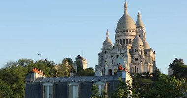 Montmartre, Fransa 'daki Sacre Coeur Bazilikası' nın güzel manzarası.