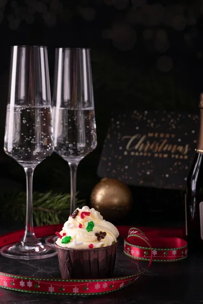Рождественский Кекс Ванильным Кремом Шампанским Канун Нового Года — стоковое фото