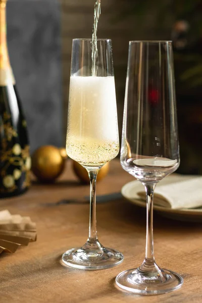 お正月のお祝いにシャンパン2杯 — ストック写真