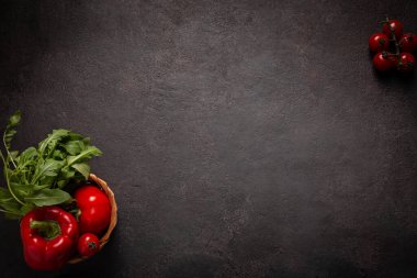 Taze sebzeli arka plan, düz yatak, kopyalama alanı