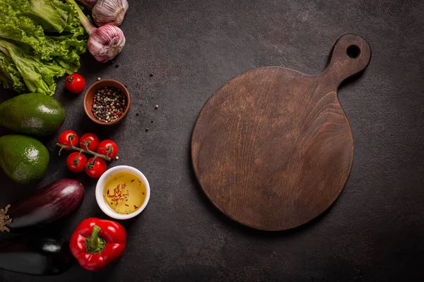 Taze sebzeli arka plan, düz yatak, kopyalama alanı