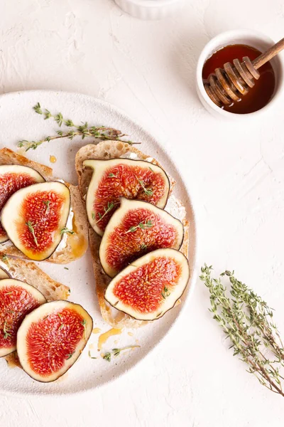 Breakfast Sweet Bruschettas Figs Honey White Plate — Stock Photo, Image