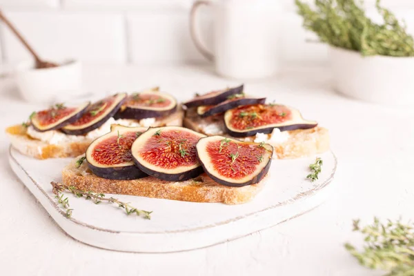 Breakfast Sweet Bruschettas Figs Honey White Plate — Stock Photo, Image