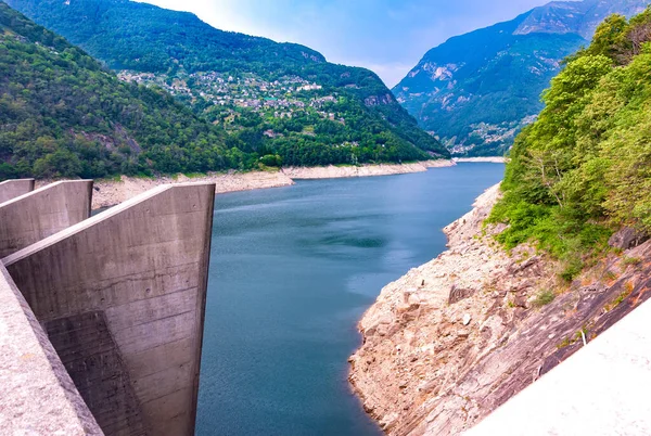 Europe Switzerland Dam Verzasca River Valley Verzasca Surrounded Alps Crystal — Stock Photo, Image