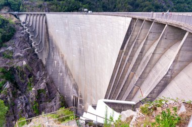 Val Verzasca 'daki Baraj (Tessin - İsviçre). Doğa, inşaat.