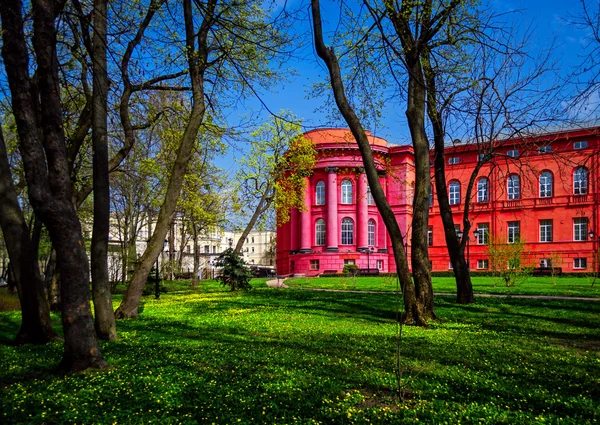 Red building in the garden — Stock Photo, Image