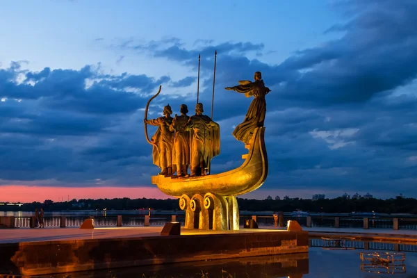 Monument av legendariska grundarna av Kiev — Stockfoto