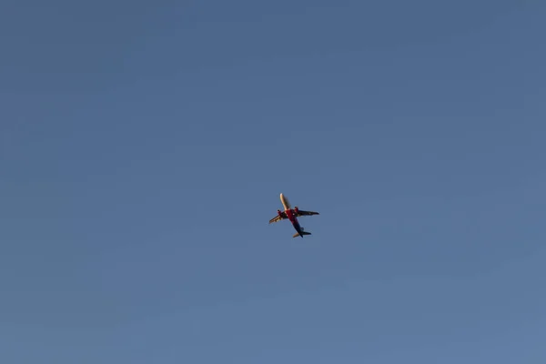 Primer Plano Avión Durante Vuelo Cielo Despegando — Foto de Stock