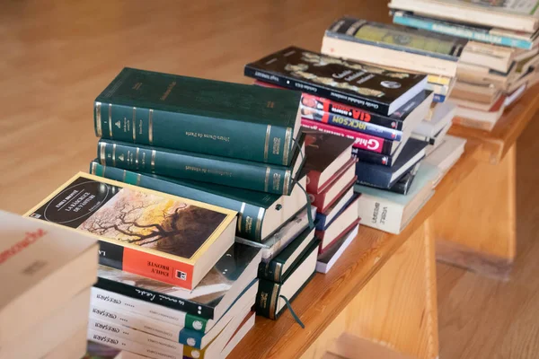 Bunch New Books Bench — Stock Photo, Image