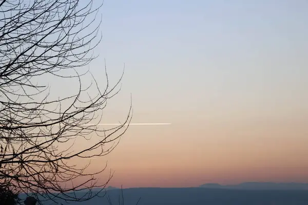 Mooi Zonsondergang Uitzicht Boom Aan Zijkant Met Heuvels Spoor Van — Stockfoto