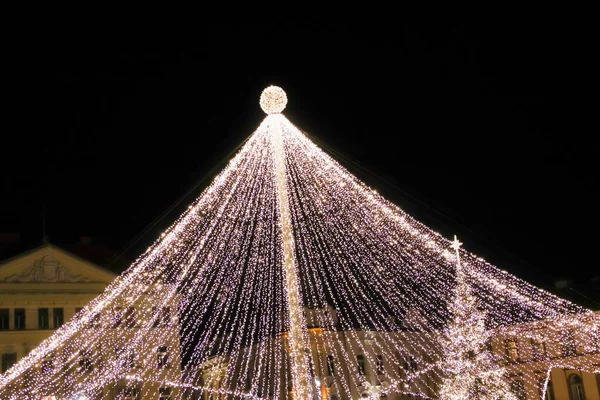 Nahaufnahme Von Weihnachtsbeleuchtung Und Baum Mit Kopierraum — Stockfoto