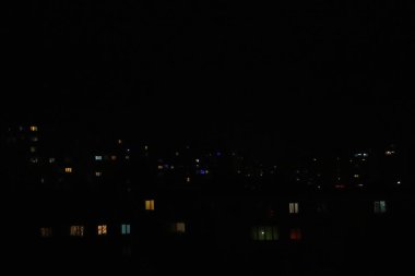 Kopya alanı ile gece soyut şehir.