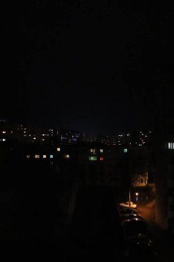 Sovietik bir mahallede gece görüşü.
