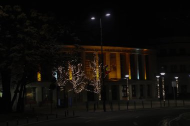 Gece vakti tiyatroda güzel ışıklar....