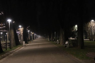 Boş bir park yeri manzarası