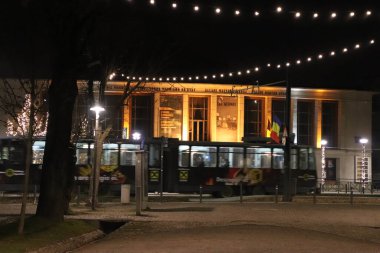 Göz kamaştırıcı aydınlanma gecesi.