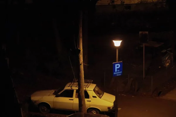 Carro Vintage Estacionamento Durante Noite — Fotografia de Stock