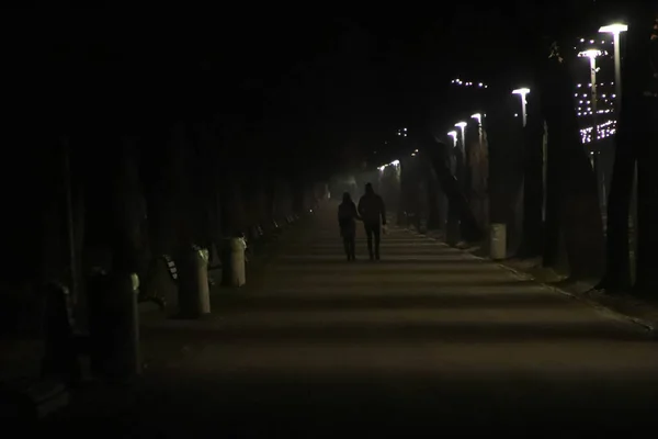 Close Couple Park Alley Nigh Time — Stock Photo, Image