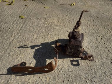 Gri arkaplanda kopyalama alanı olan klasik fren dağıtıcısı.