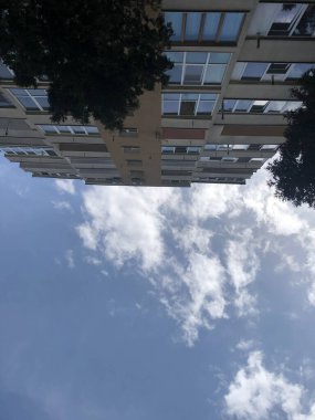 Soyut görüntüyü ve gökyüzünü blokla, bulutları.