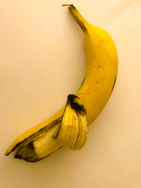 Banane Sur Fond Blanc Isolé — Photo