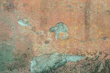 Hasarlı alçı kaplı, sorunlu duvar yüzeyleri olan eski bir bina. Grunge. Soyut web afişi. Uzayı kopyala Eski, dokusal arkaplan.