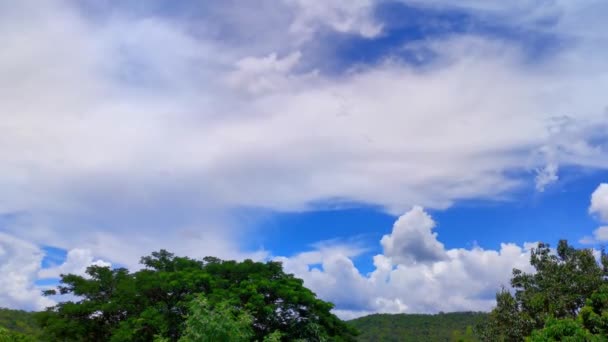 Céu Azul Fofo Nublado Movimento Nuvens Brancas Suaves Movimento Tempo — Vídeo de Stock