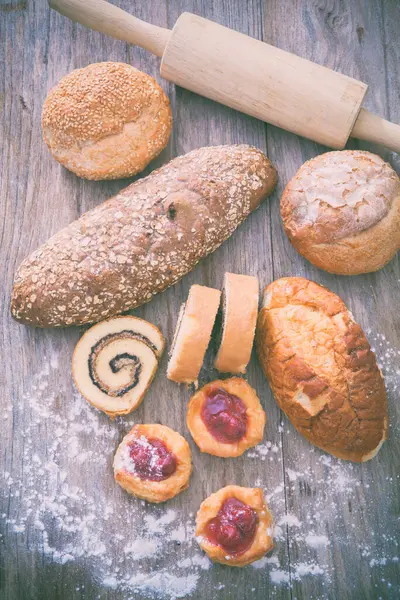 Hausgemachte Kirschtorte Und Backwaren — Stockfoto