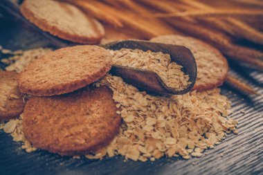 Yulaf ezmeli kurabiye ve yulaf ezmesi.