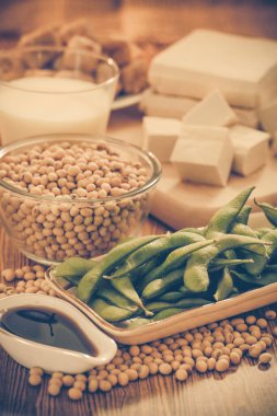 Soya fasulyesi, tofu ve diğer soya ürünleri.
