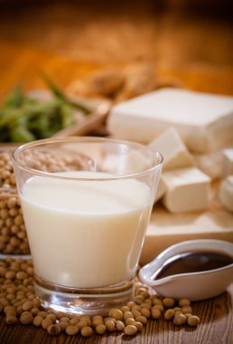 Soya fasulyesi, tofu ve diğer soya ürünleri.