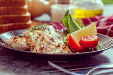 Sebzeli ızgara balık bifteği