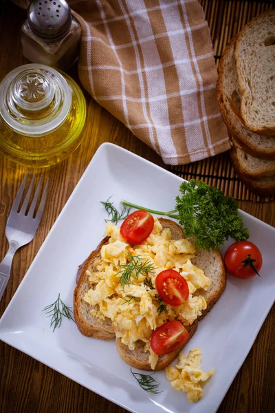 Omelete Ovo Delicioso Com Pão — Fotografia de Stock