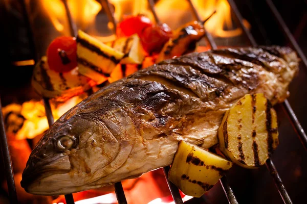 Pesce Caldo Una Padella Alla Griglia — Foto Stock