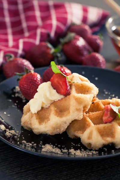 Homemade Belgian Waffles Strawberries Syrup — Stock Photo, Image