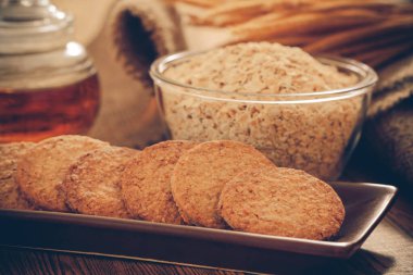 Yulaf ezmeli kurabiye ve yulaf ezmesi.