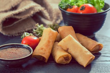 Kızarmış Çin böreği.