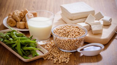Soya fasulyesi, tofu ve diğer soya ürünleri.