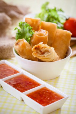 Kızarmış Çin böreği.