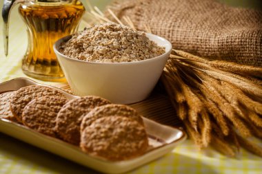 Yulaf ezmeli kurabiye ve yulaf ezmesi.