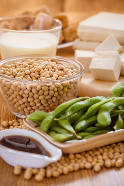 Soya fasulyesi, tofu ve diğer soya ürünleri.