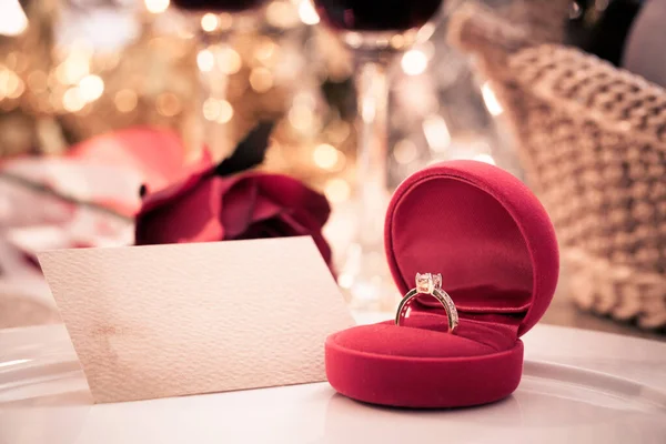 Wedding Rings Red Roses — Stock Photo, Image